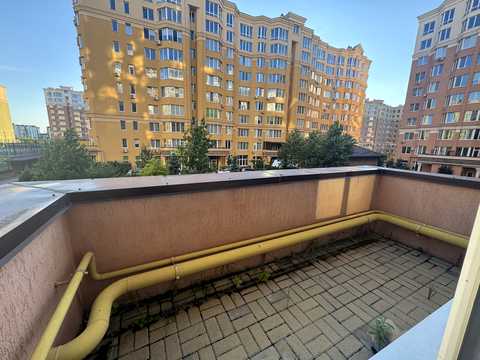квартира за адресою Абрикосова вул., 3