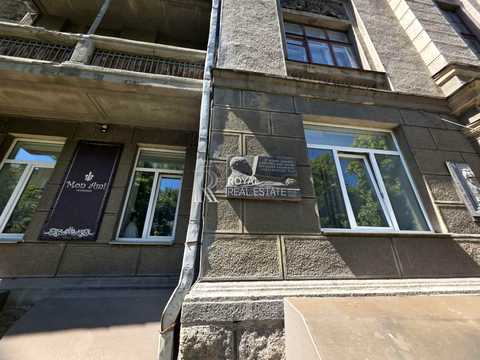 комерційна за адресою Шовковична вул., 10
