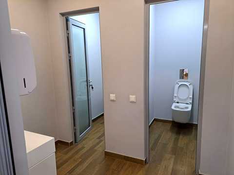 комерційна за адресою Лейпцизька вул., 3
