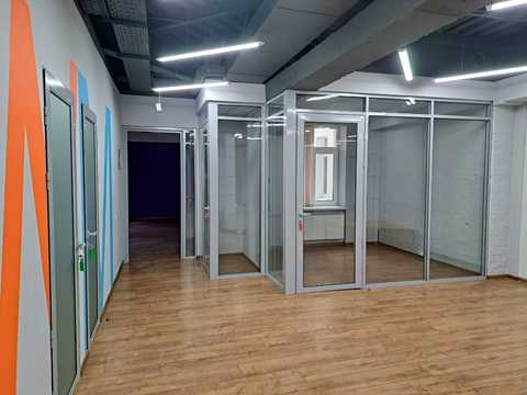 комерційна за адресою Лейпцизька вул., 3