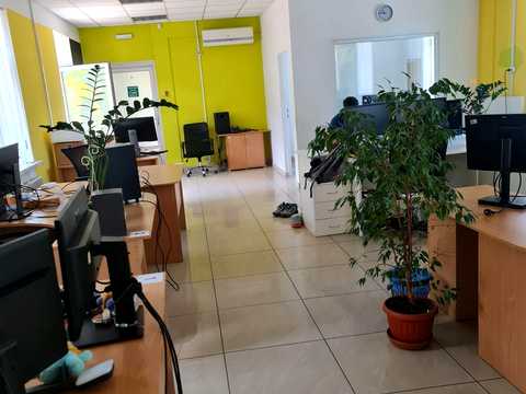 комерційна за адресою Заводська вул., 8