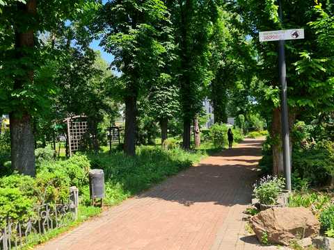 комерційна за адресою Заводська вул., 8