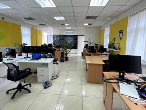 комерційна за адресою Заводська вул., 8