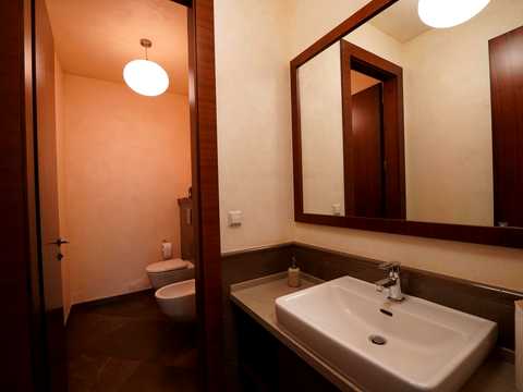 комерційна за адресою Жилянська вул., 59