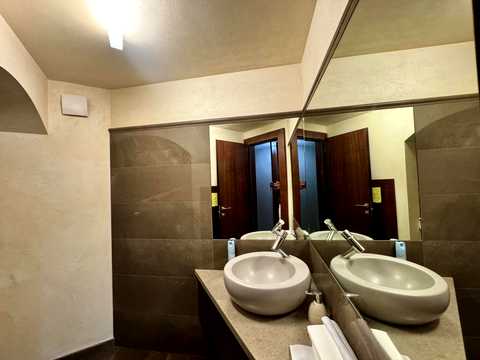 комерційна за адресою Жилянська вул., 59
