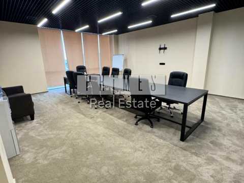комерційна за адресою Товарна вул., 1