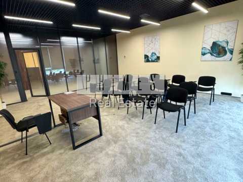 комерційна за адресою Товарна вул., 1