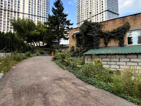 коммерческая по адресу Академика Глушкова просп., 11
