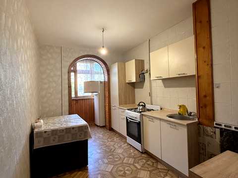 квартира за адресою Євгена Чикаленка вул., 63