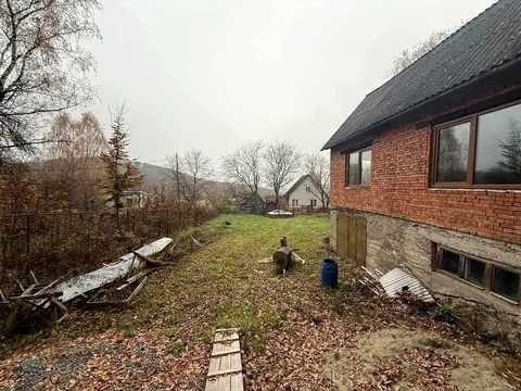 будинок за адресою с. Оріховиця, Центральна