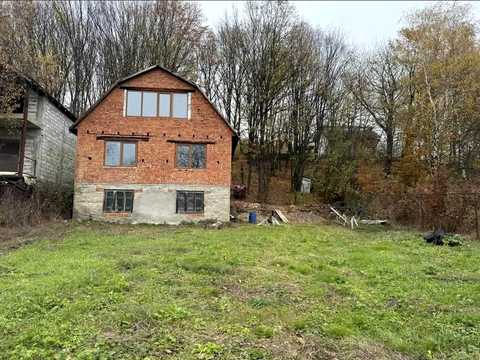 будинок за адресою с. Оріховиця, Центральна