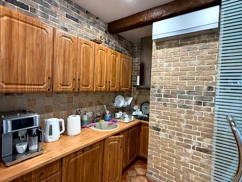 комерційна за адресою Спаська вул., 5