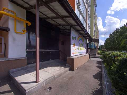 комерційна за адресою Академіка Лебедєва вул., 1/7