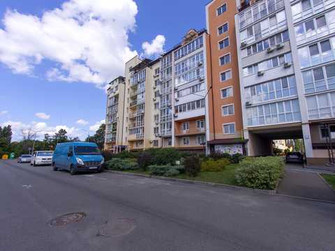комерційна за адресою Академіка Лебедєва вул., 1/7