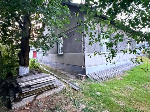 будинок за адресою Центральна, 2