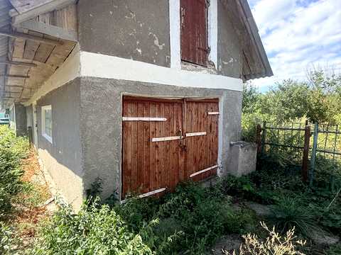 будинок за адресою с. Вівся, Центральна