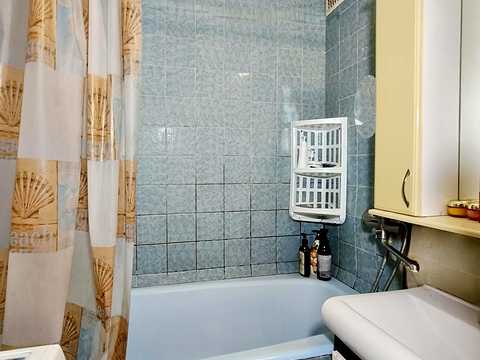 квартира за адресою Дніпровська вул., 2