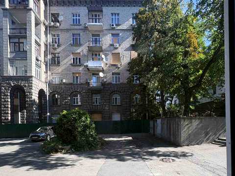 коммерческая по адресу Банковая ул., 3