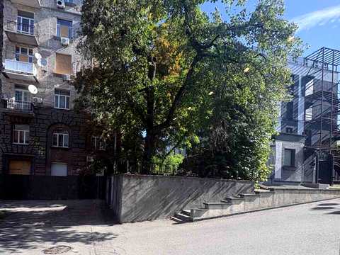 коммерческая по адресу Банковая ул., 3