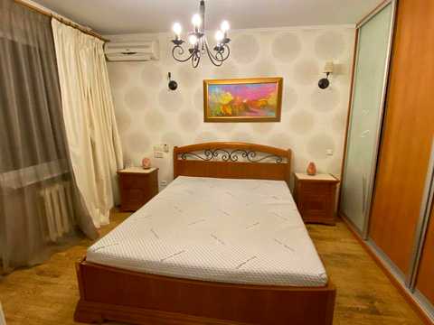 квартира за адресою Дніпровська набережна вул., 9