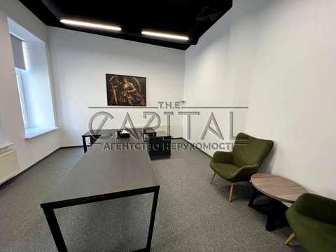 комерційна за адресою Михайлівська вул., 1