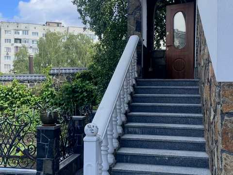 будинок за адресою Миколи Зерова вул., 1