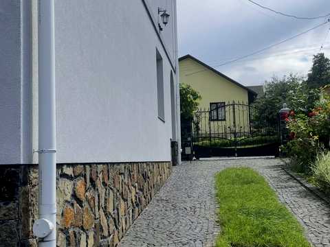 будинок за адресою Миколи Зерова вул., 1