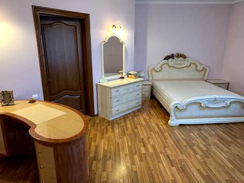 будинок за адресою Миколи Зерова вул., 1