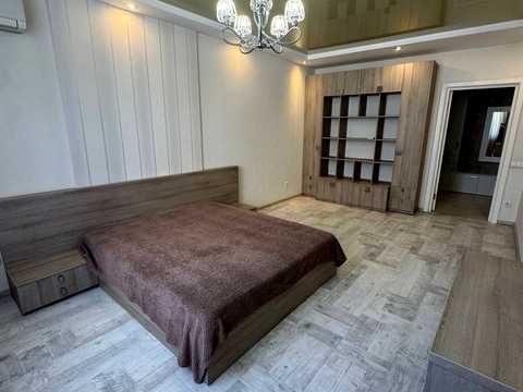 квартира за адресою Анни Ахматової вул., 34