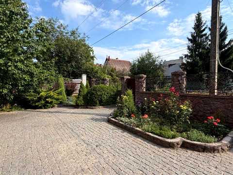 дом по адресу Євгена Чикаленка ул. (Мічуріна), 84