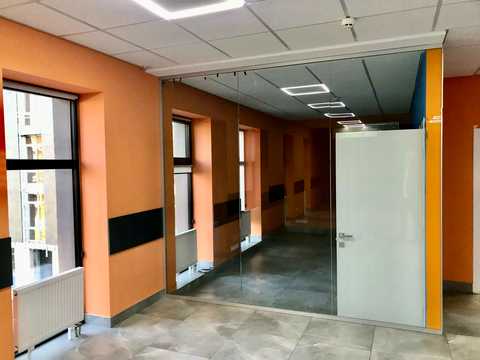 комерційна за адресою Ливарна вул., 4