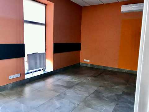 комерційна за адресою Ливарна вул., 4