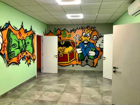 комерційна за адресою Ливарна вул., 4