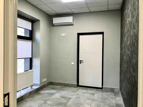 комерційна за адресою Ливарна вул., 4