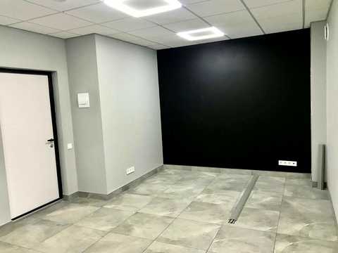 комерційна за адресою Ливарна вул., 4