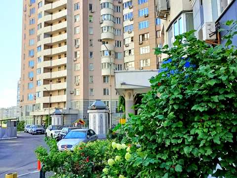 квартира за адресою Срібнокільська вул., 1