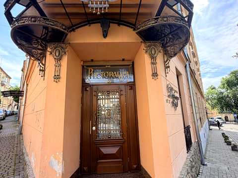 коммерческая по адресу Даниила Галицкого пл., 2