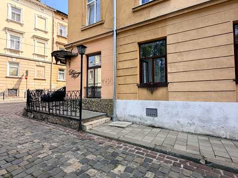 коммерческая по адресу Даниила Галицкого пл., 2