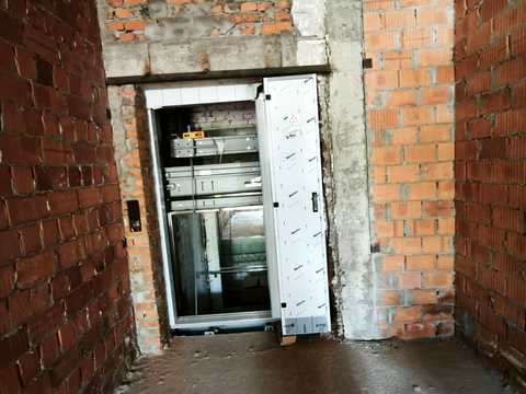 комерційна за адресою Олега Куцина вул., 15