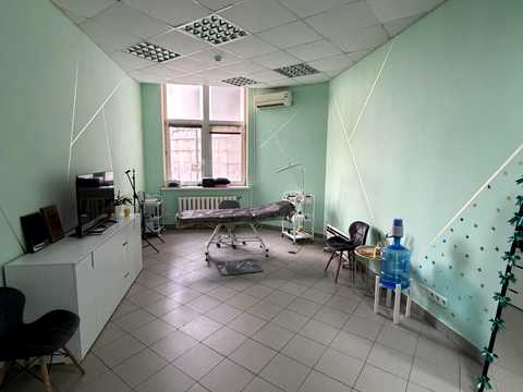 комерційна за адресою Срібнокільська вул., 1