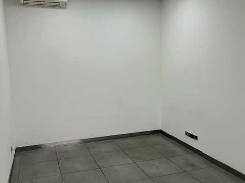 комерційна за адресою Драгоманова вул., 44-А