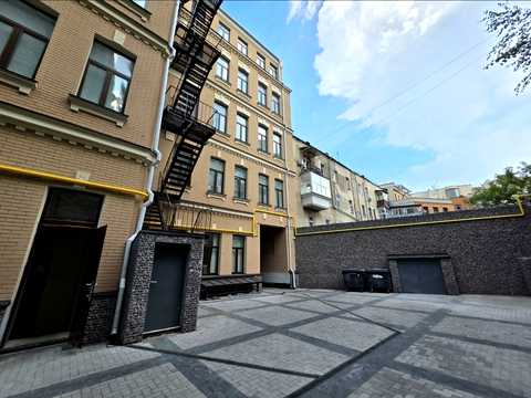комерційна за адресою Михайлівська вул., 11