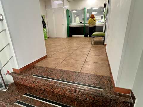 комерційна за адресою Велика Васильківська вул. (Червоноармійська), 80