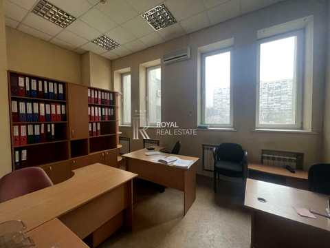 комерційна за адресою Миколи Міхновського бульв. (Дружби народів), 38