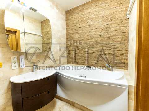 квартира за адресою Регенераторна вул., 4 к4