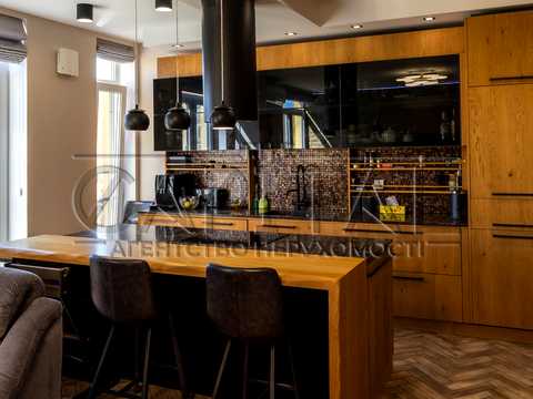 квартира за адресою Регенераторна вул., 4 к4