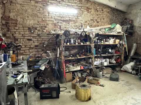коммерческая по адресу Михайла Лисиці, 5