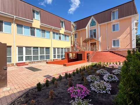 комерційна за адресою Ромашкова вул., 102