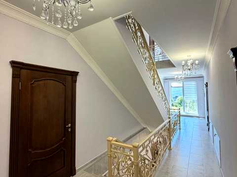 комерційна за адресою Ромашкова вул., 102
