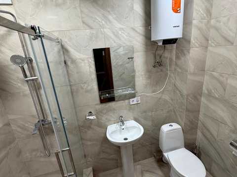 комерційна за адресою Ромашкова вул., 102
